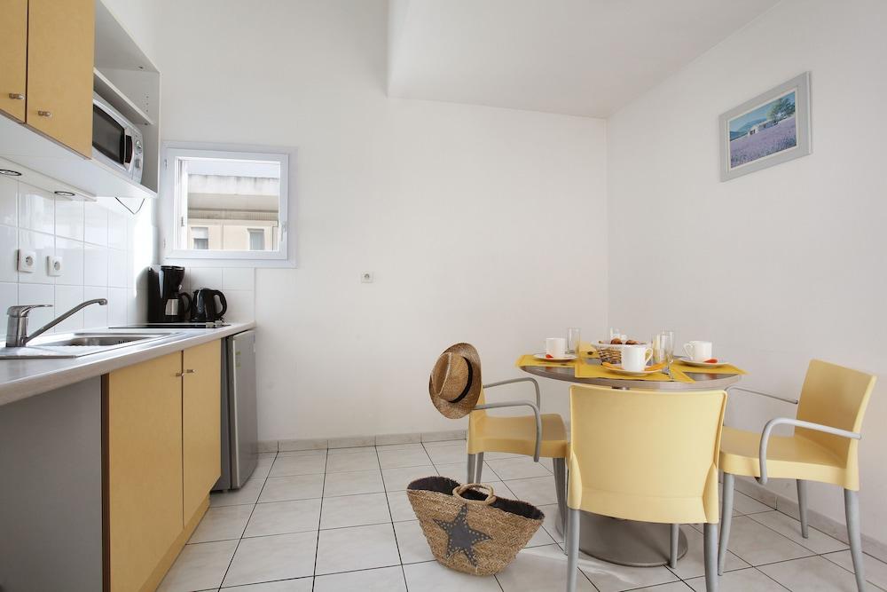 Appart Hotel Odalys City Aix En Provence Le Clos De La Chartreuse Αιξ-αν-Προβάνς Εξωτερικό φωτογραφία