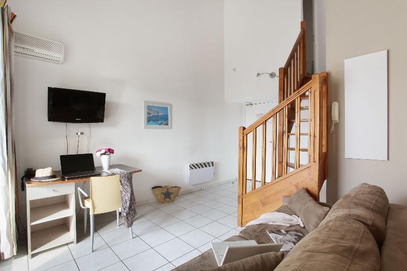 Appart Hotel Odalys City Aix En Provence Le Clos De La Chartreuse Αιξ-αν-Προβάνς Εξωτερικό φωτογραφία